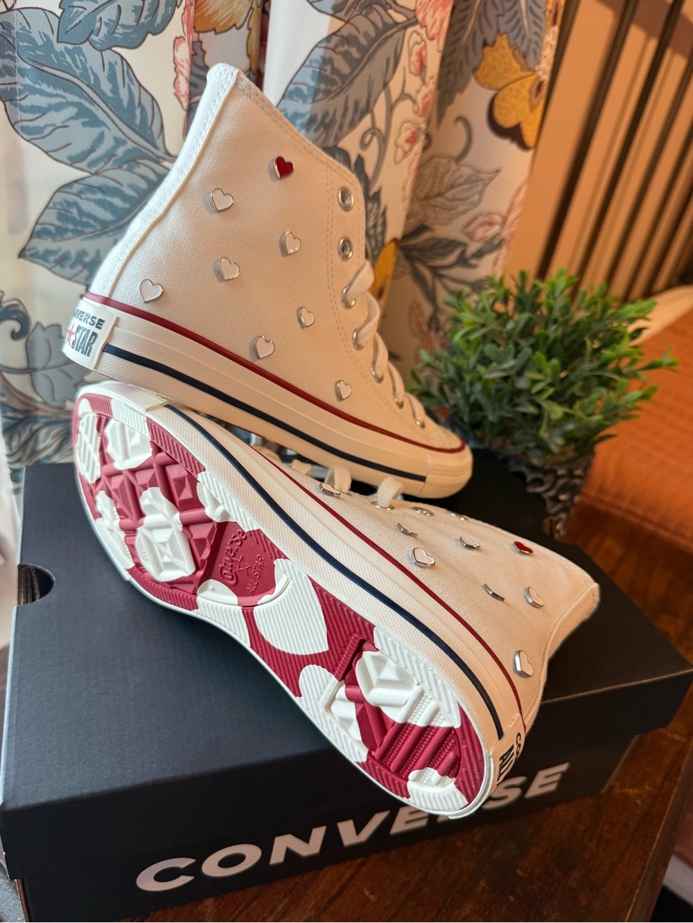 NEW! Rare Adorable Converse! ❤️